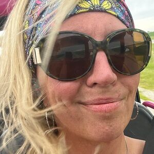 Meet your Posher, Deena